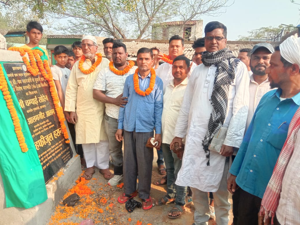मंत्री हफीजुल हसन ने सड़क सुदृढ़ीकरण का किया शिलान्यास 
